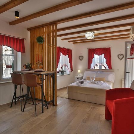 Apartments Angela With Old Town View Split Exterior foto