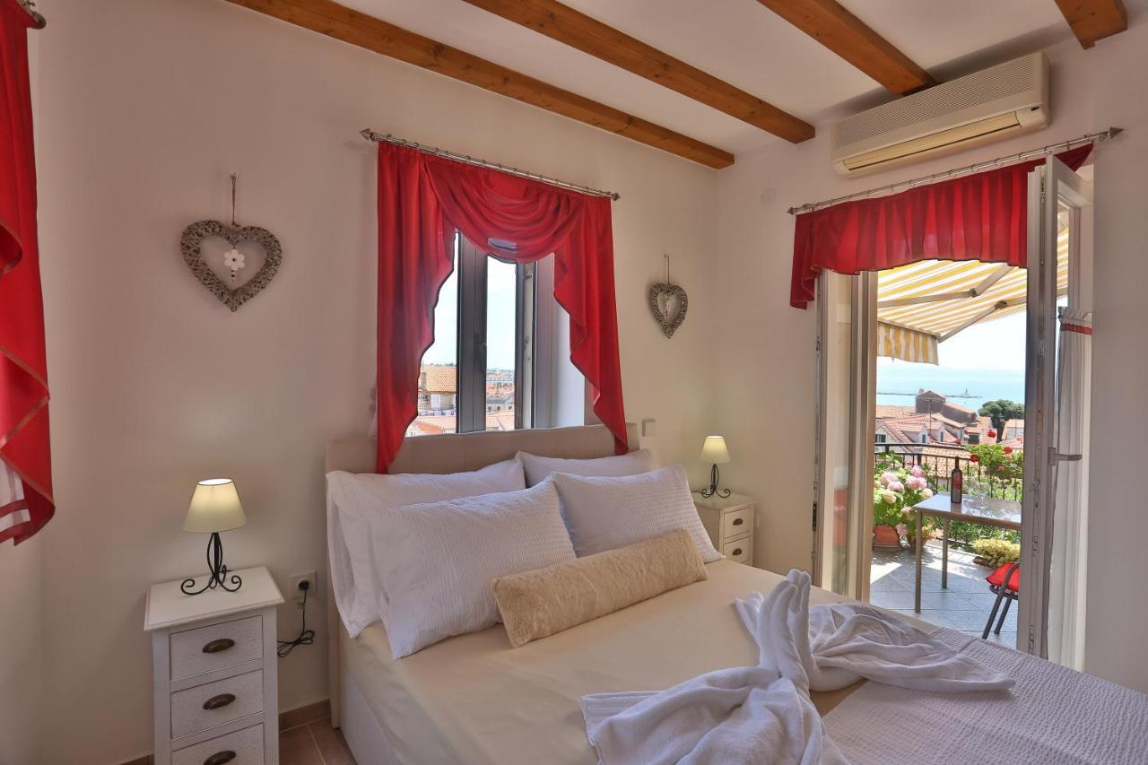 Apartments Angela With Old Town View Split Exterior foto
