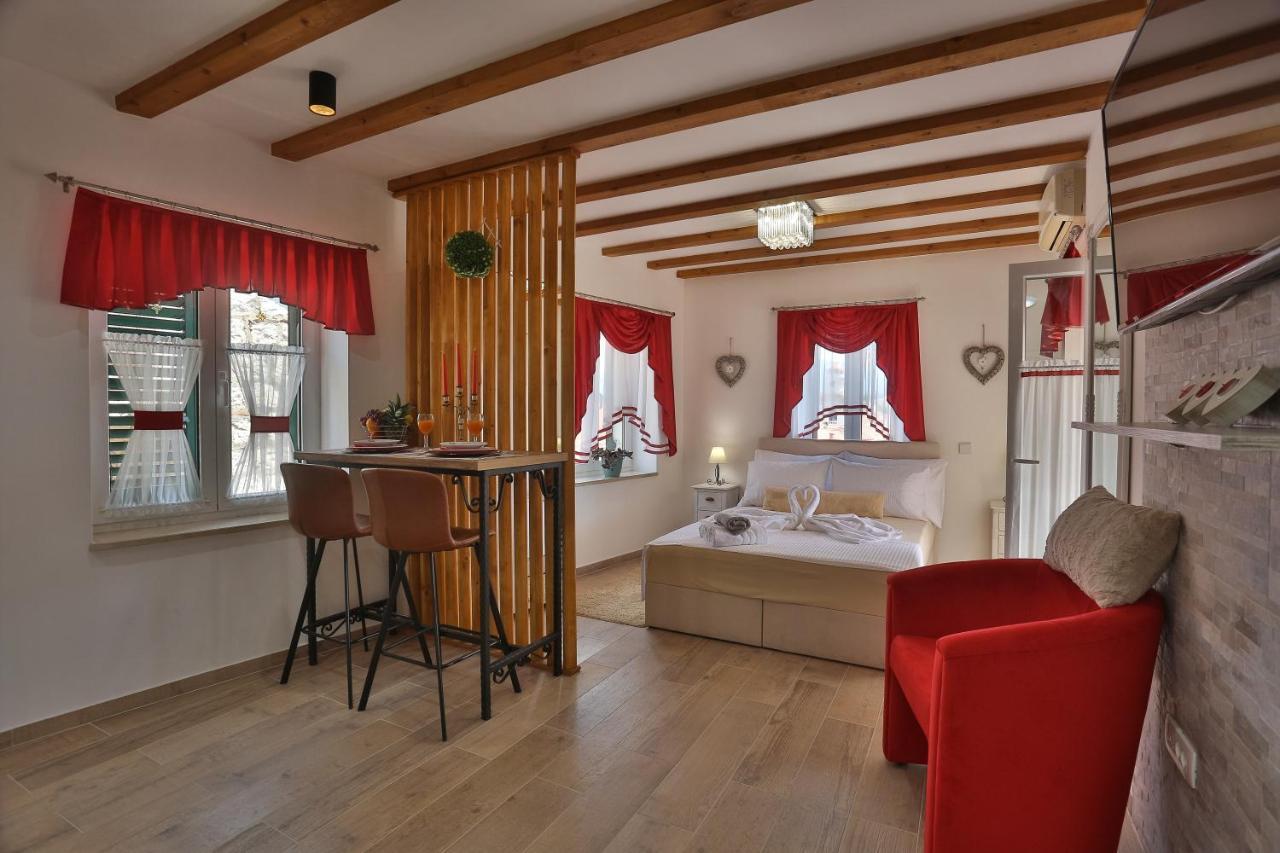 Apartments Angela With Old Town View Split Exterior foto