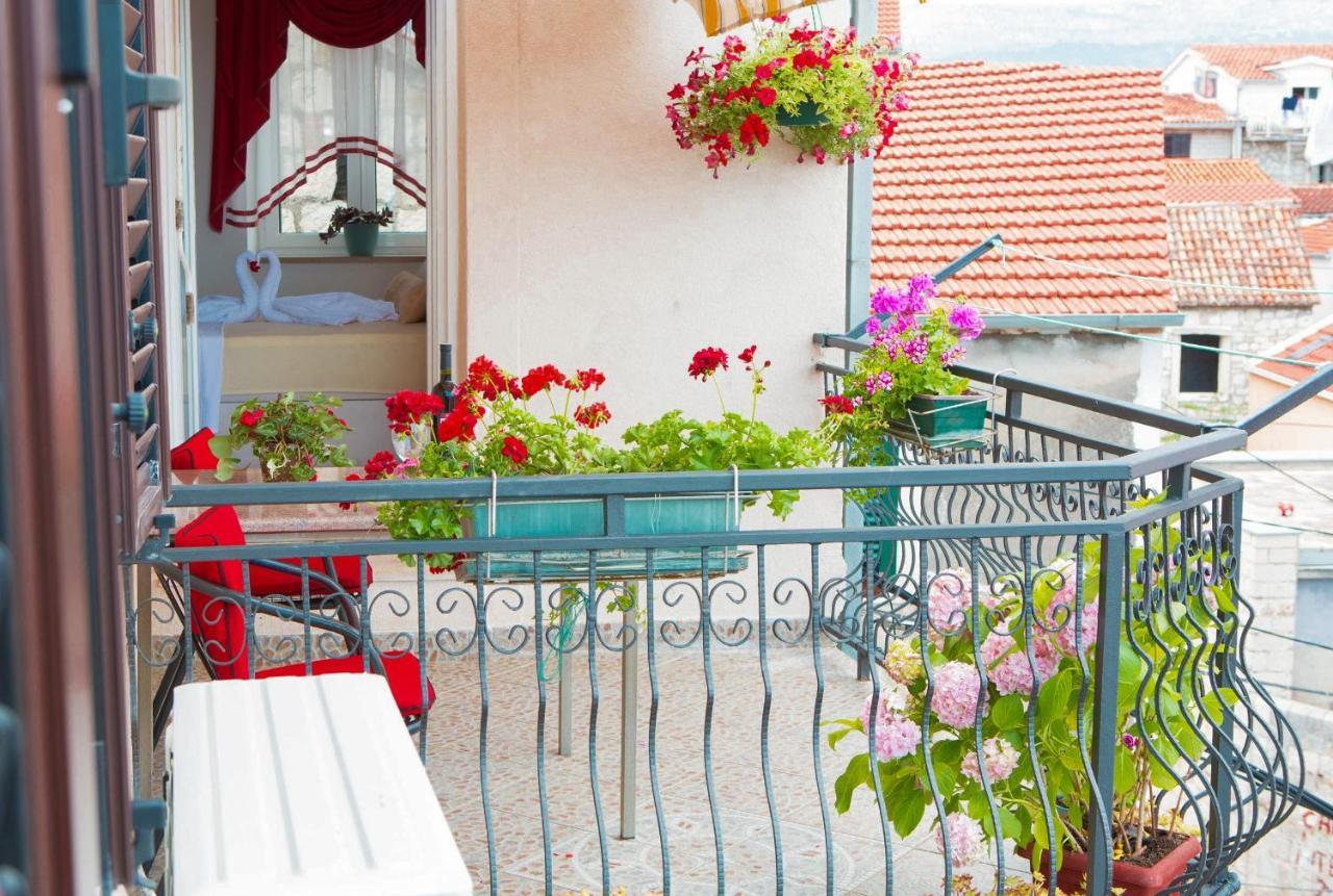 Apartments Angela With Old Town View Split Exterior foto
