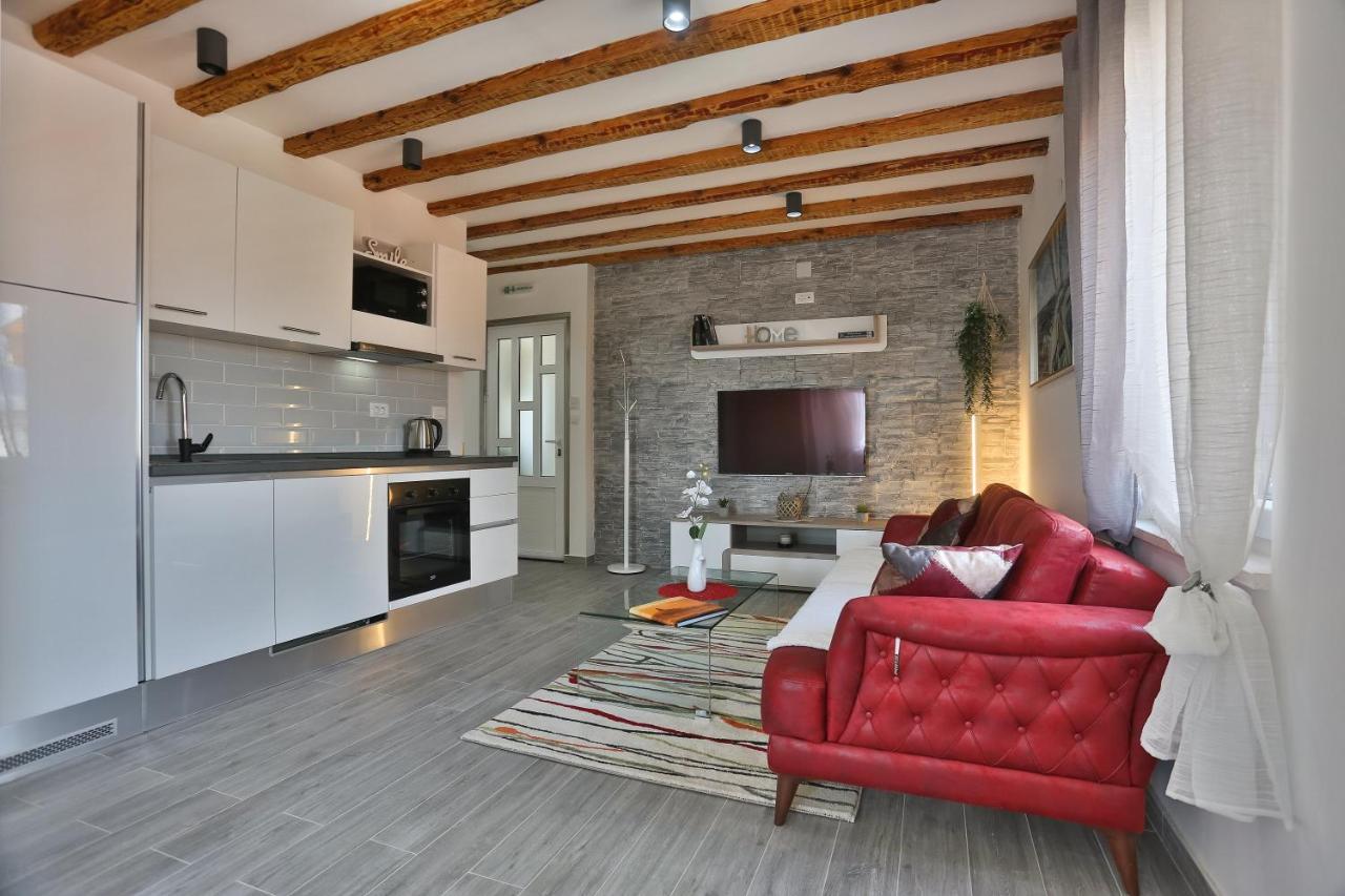 Apartments Angela With Old Town View Split Exterior foto
