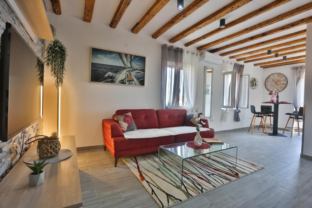Apartments Angela With Old Town View Split Exterior foto