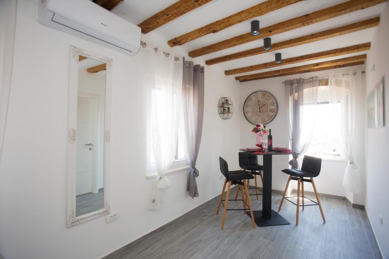 Apartments Angela With Old Town View Split Exterior foto