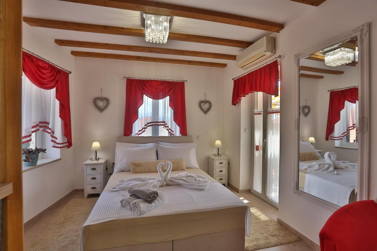 Apartments Angela With Old Town View Split Exterior foto