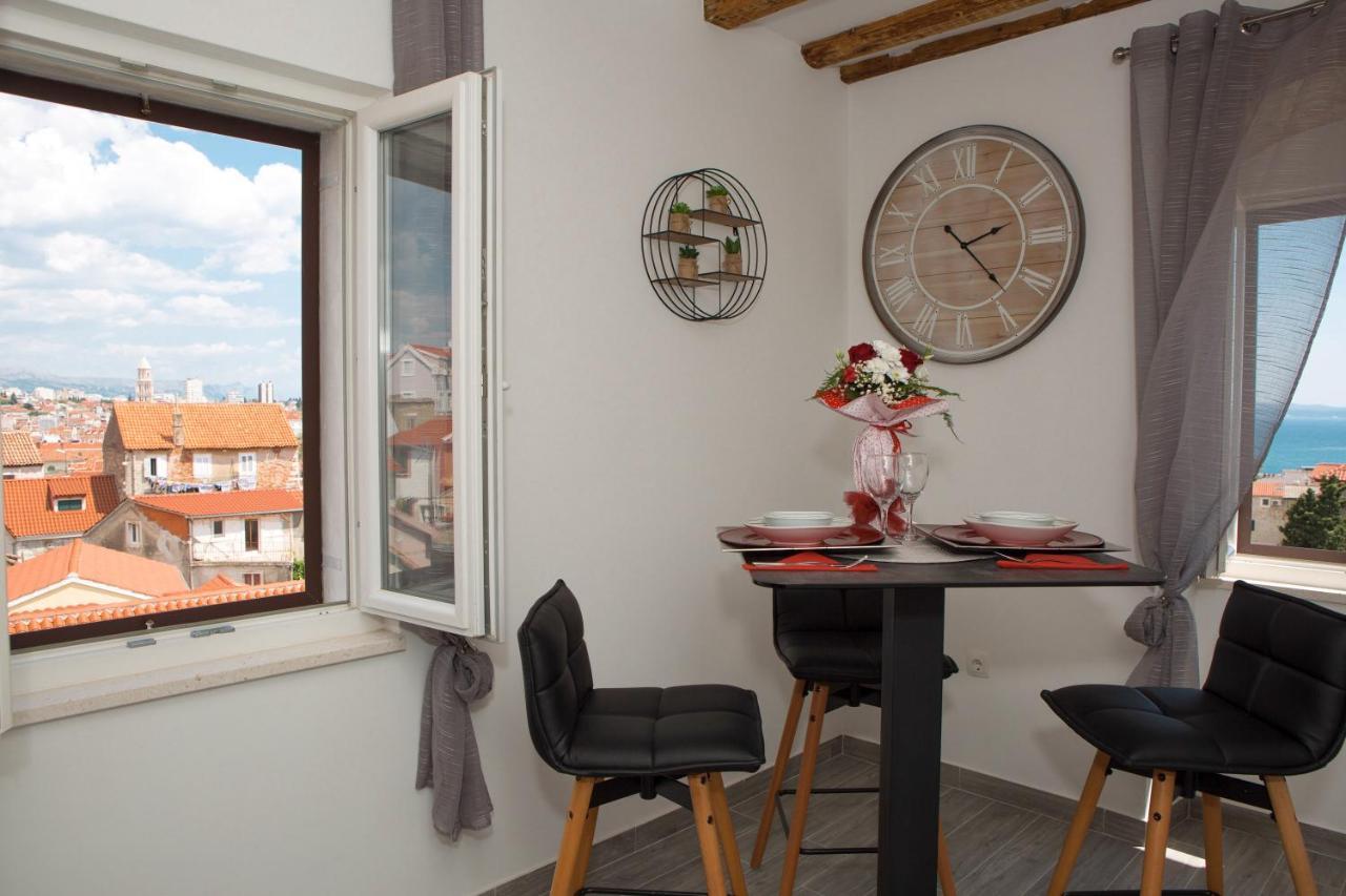 Apartments Angela With Old Town View Split Exterior foto